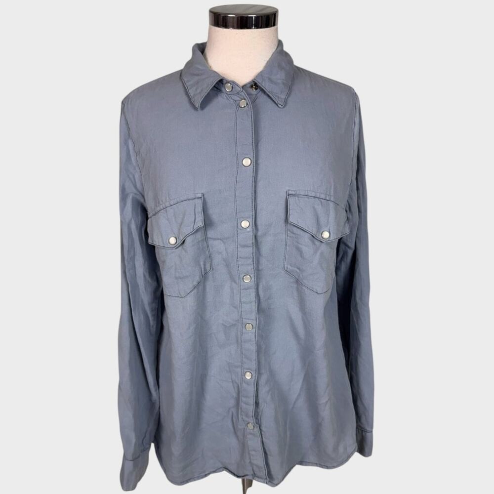 Kut from the Kloth Large Light Blue Chambray Snap Front Shirt 100% Cotton